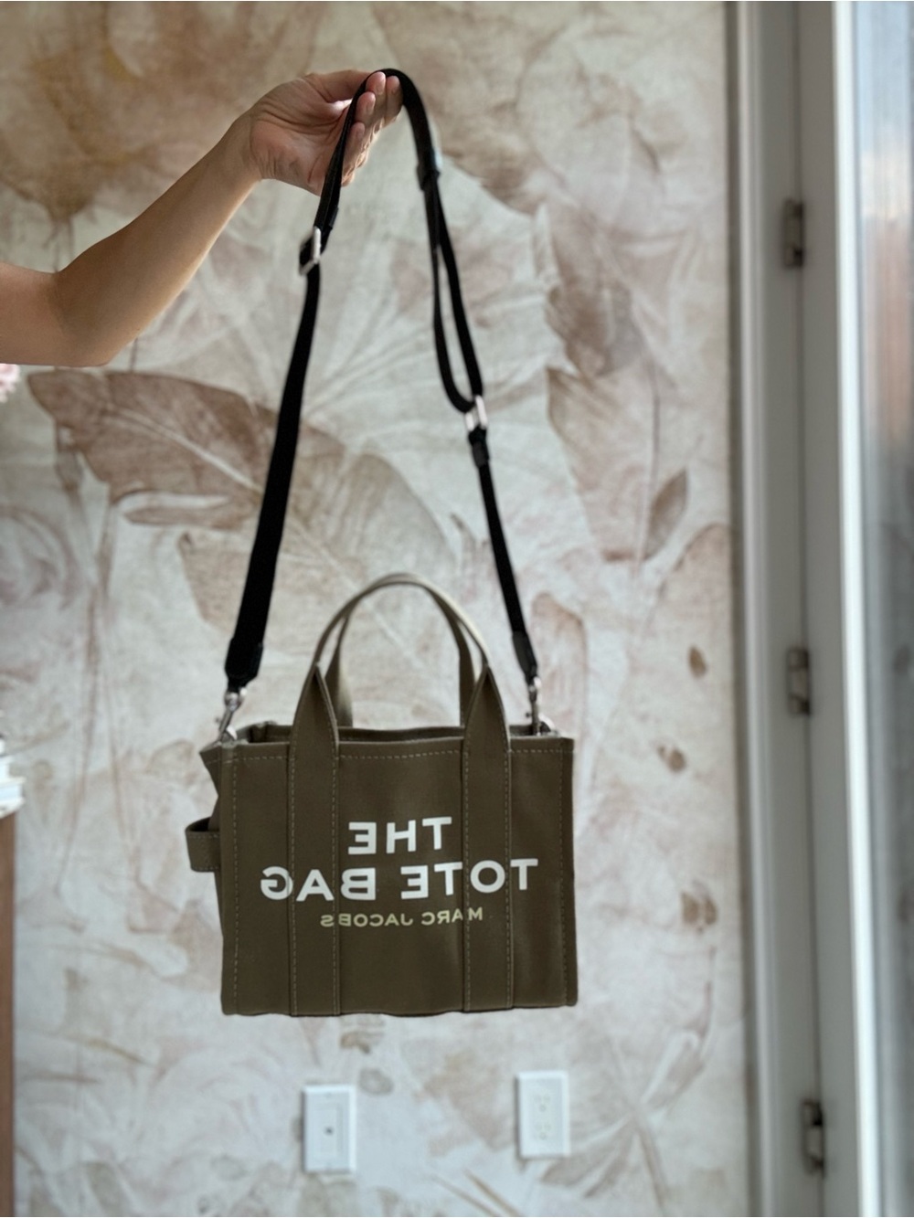 NEW Marc Jacobs Small Canvas Tote in Olive Green with White Logo - Picture 8 of 10